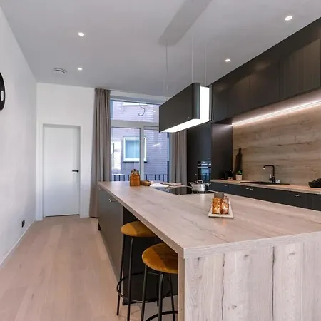 Luxurious In Town House Near The *