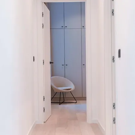 Luxurious In Town House Near The *